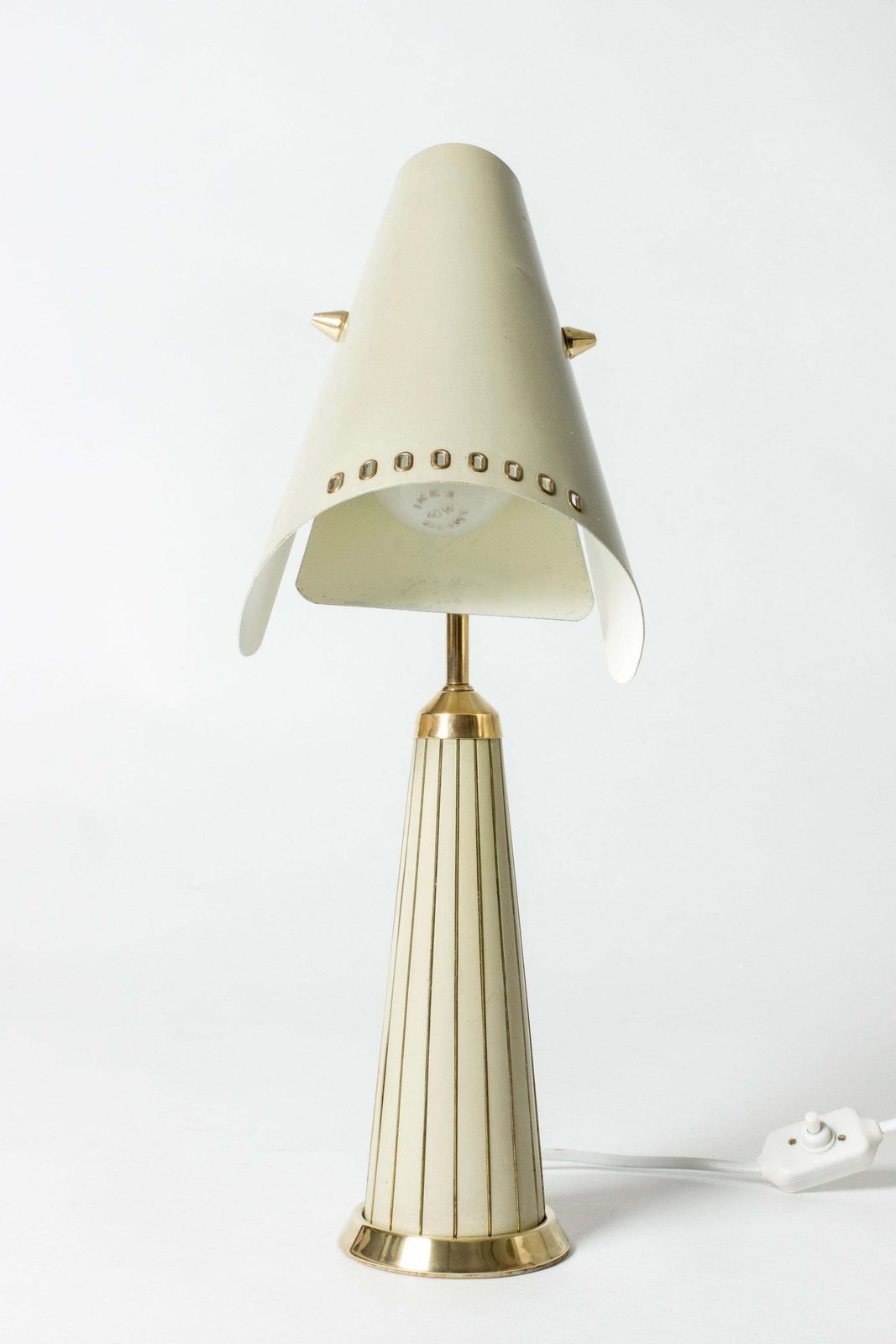 Lampe de table suédoise moderne en laiton, Fåglavik, Suède, années 1950 photo furniture