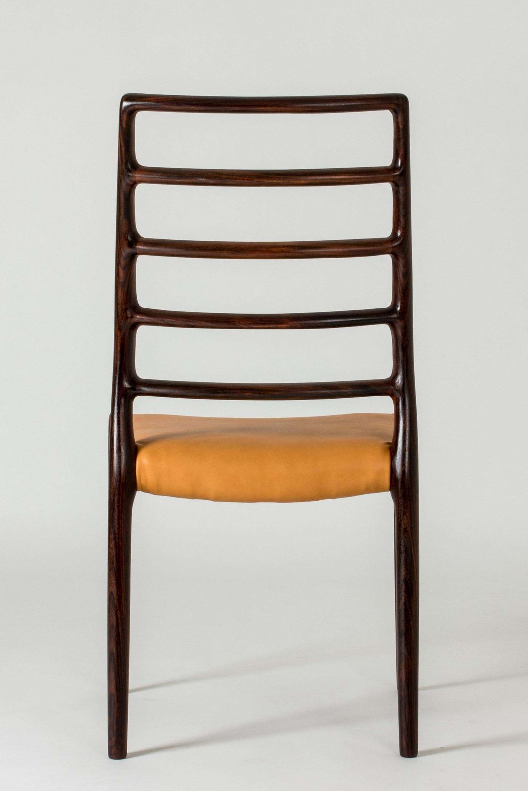 Set van acht eetkamerstoelen van Niels O. Møller, Denemarken, jaren 1950 photo Meubels