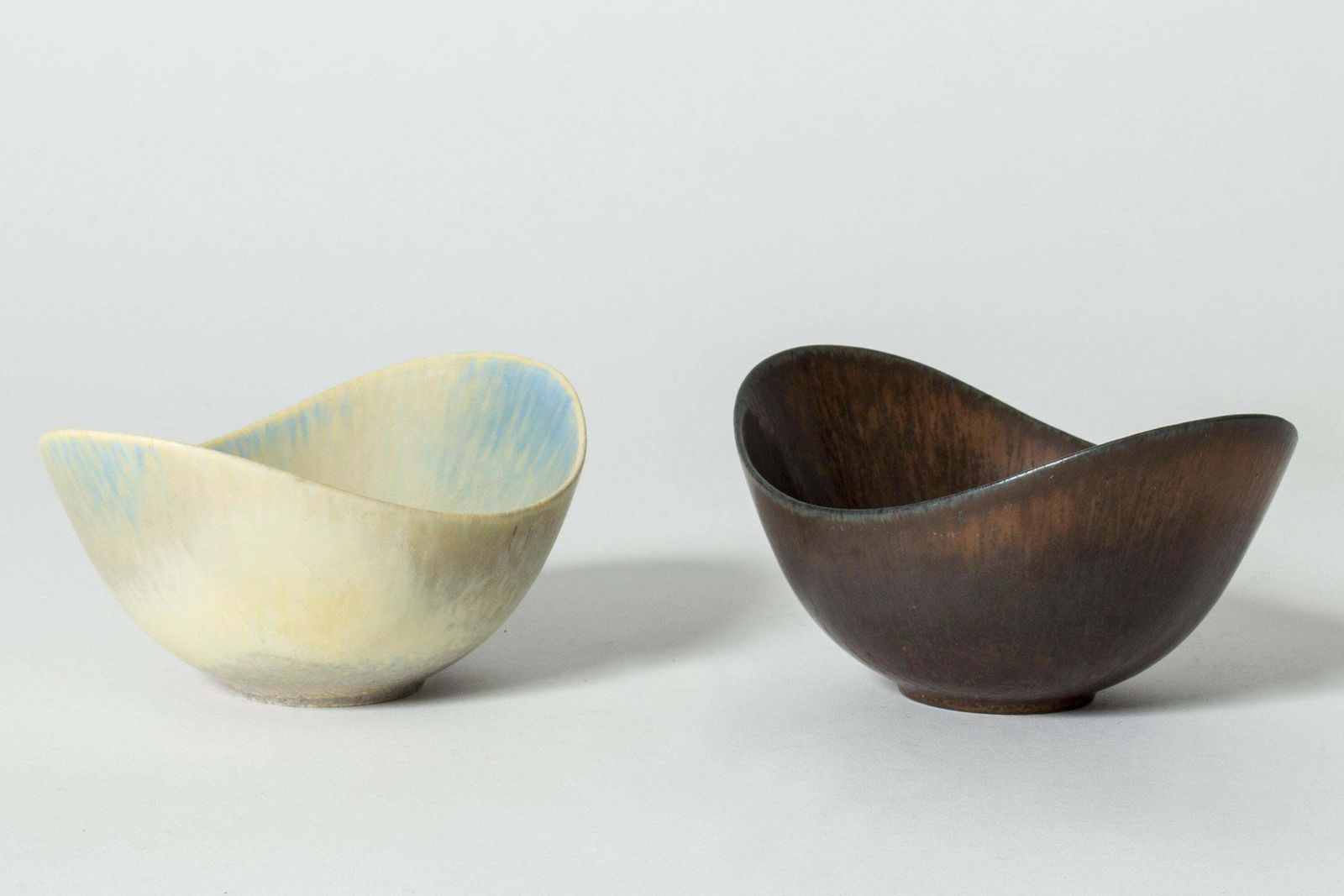 Paar stoneware schalen van Gunnar Nylund, Rörstrand, jaren 1950 photo furniture