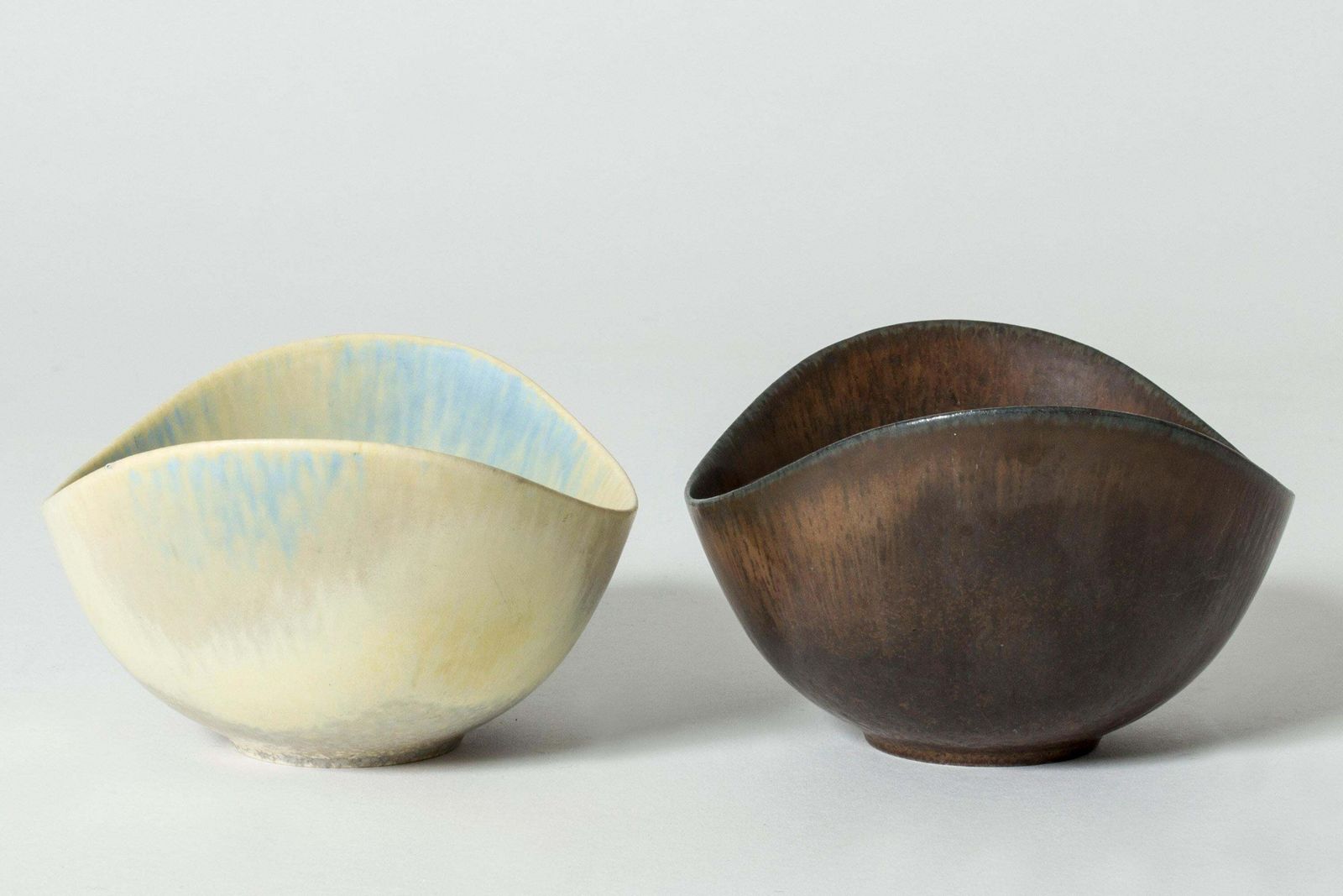 Paar stoneware schalen van Gunnar Nylund, Rörstrand, jaren 1950 photo Woonaccessoires