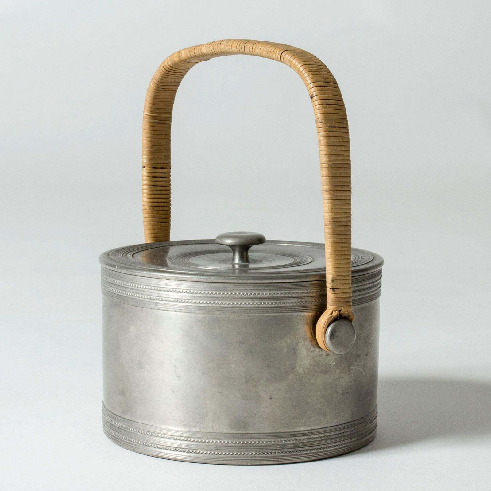 Tinnen pot van Estrid Ericson photo furniture