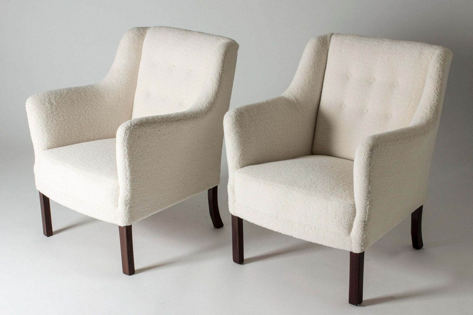 Paire de fauteuils de salon par Einar Larsen photo furniture