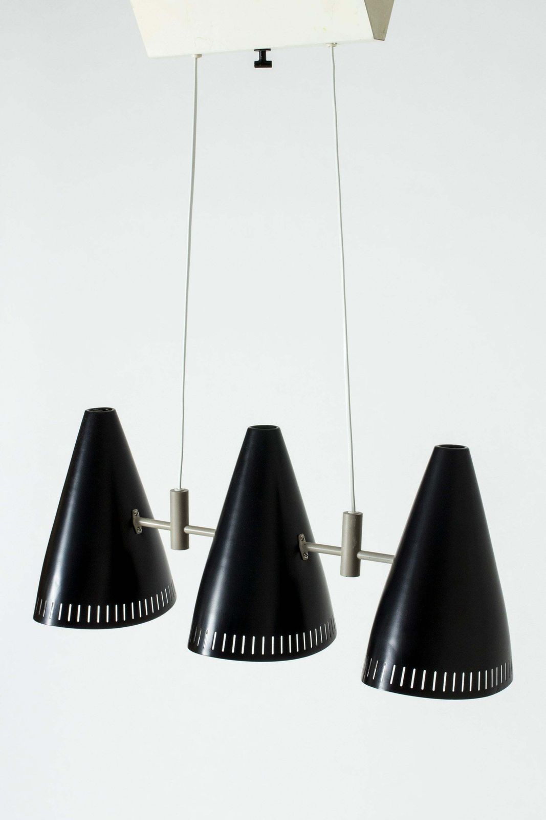 Zweedse gelakte metalen plafondlamp van Eje Ahlgren voor Luco, jaren 1950 photo furniture