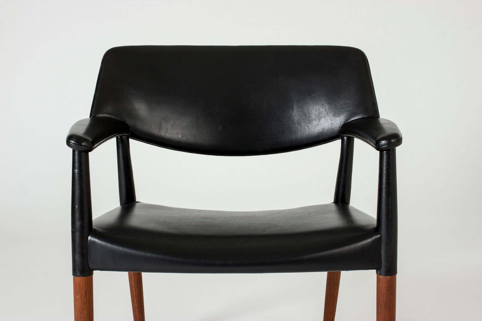 Midcentury Leather Armchair By Ejnar Larsen & Aksel Bender Madsen For Willy Beck photo buy