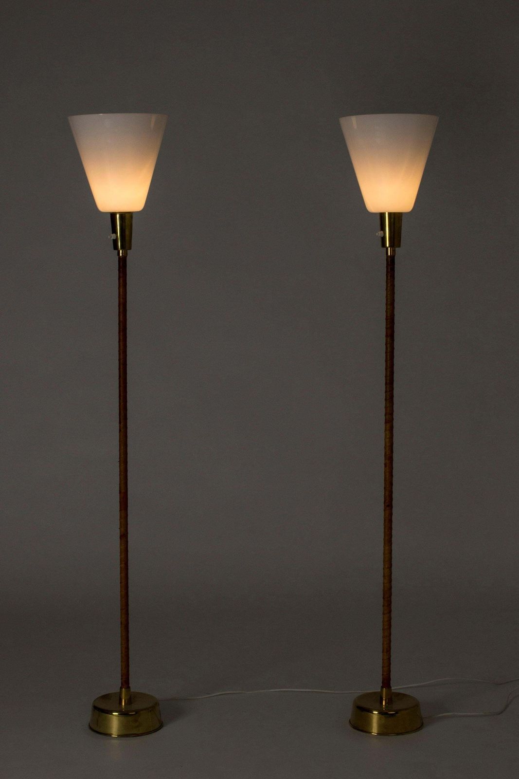 Paire de lampadaires par Lisa Johansson-Pape pour Orno photo Luminaires
