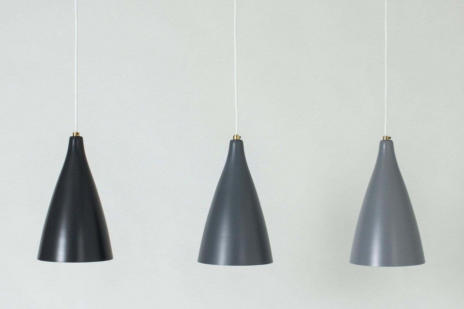 Ensemble de trois lampes de plafond en métal laqué de Böhlmarks photo furniture