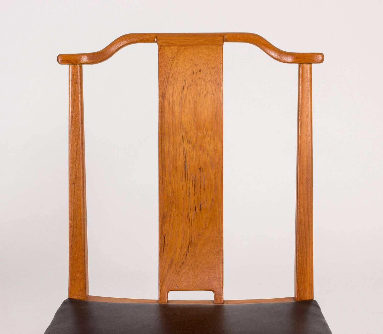 Set van 12 Axel Larsson eetkamerstoelen, gebeitst iepenhout en leer, jaren 1940 photo buy