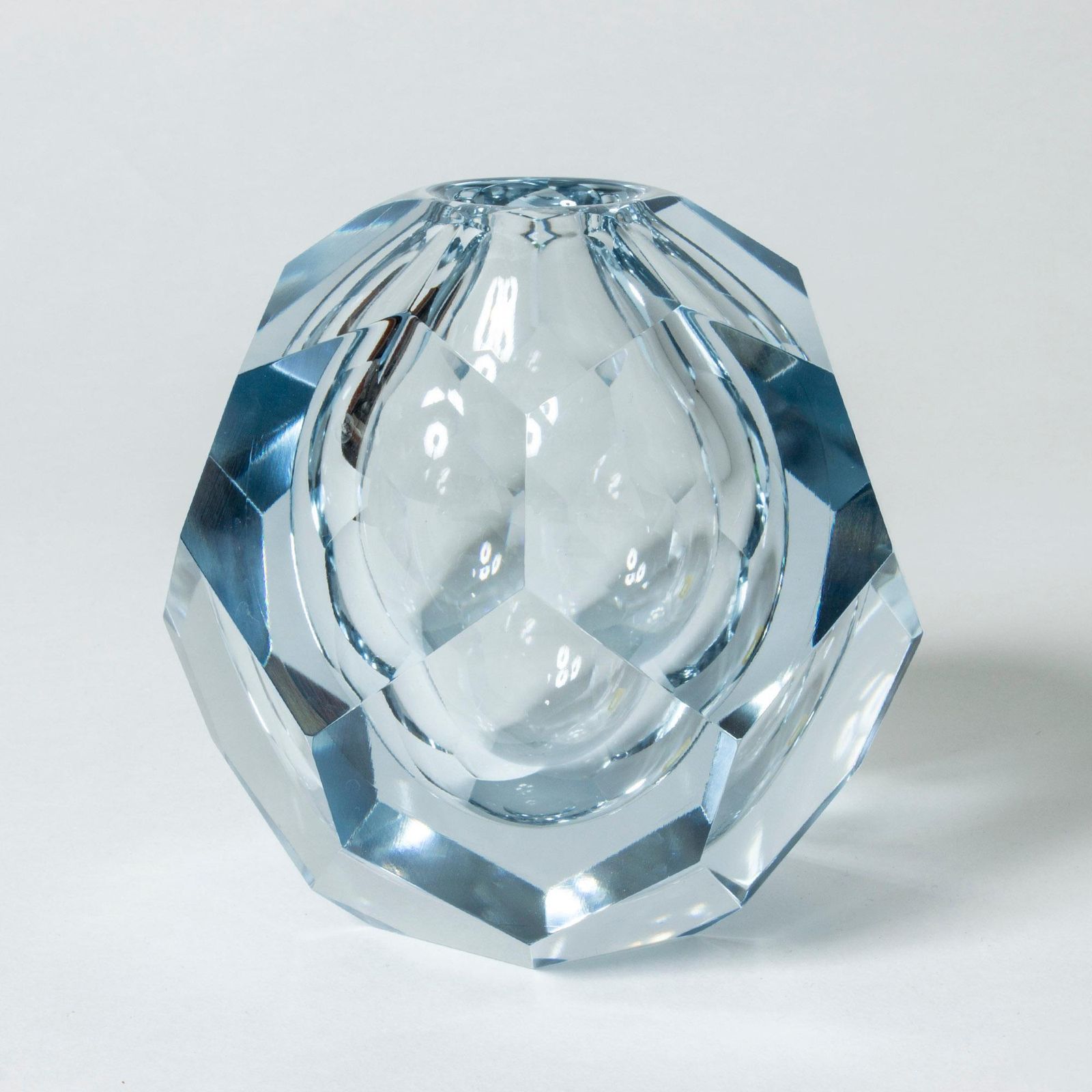Vase en cristal par Asta Strömberg photo furniture