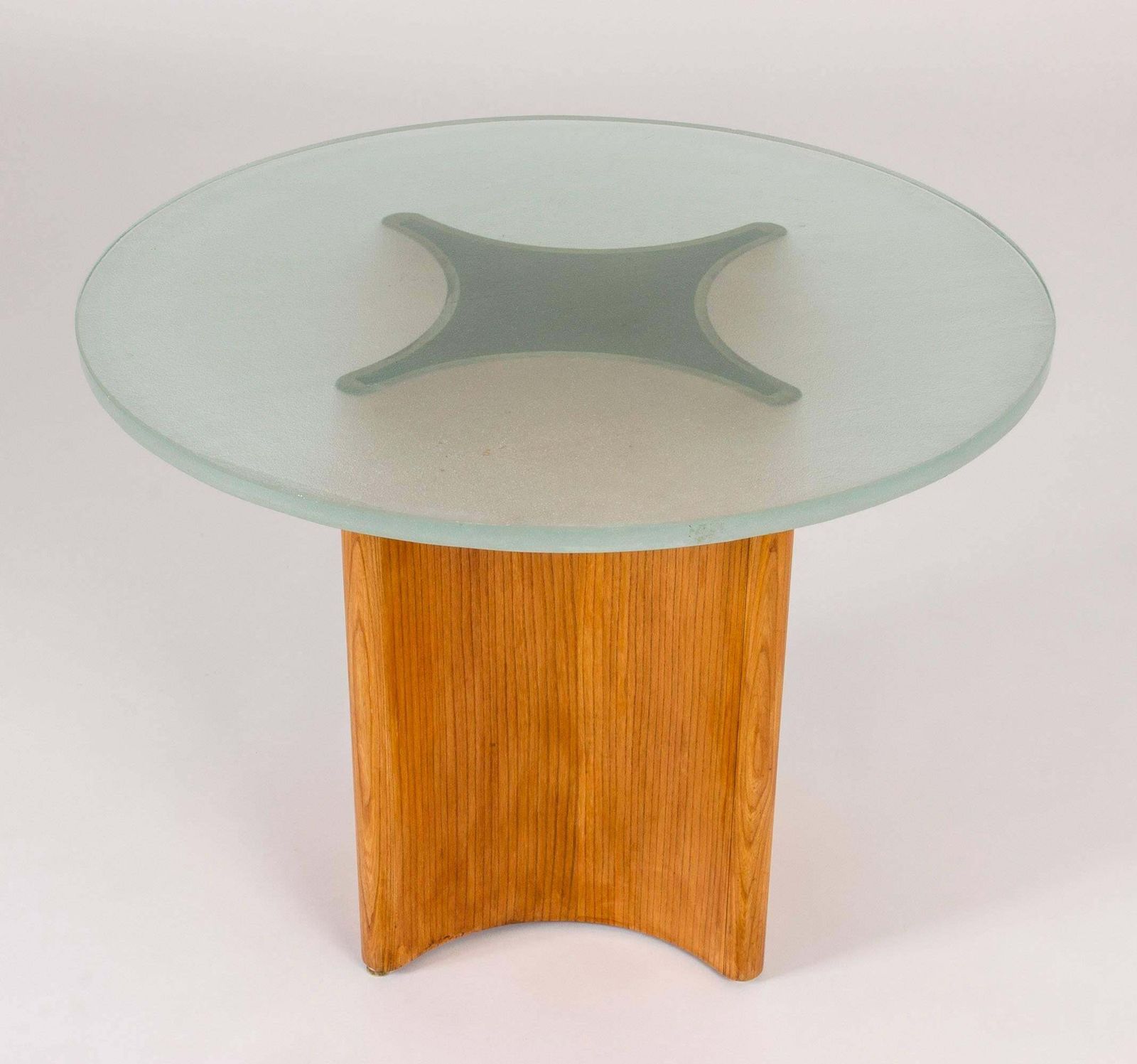 Table basse suédoise, années 1940, plateau en verre dépoli et pied central en bois photo for sale