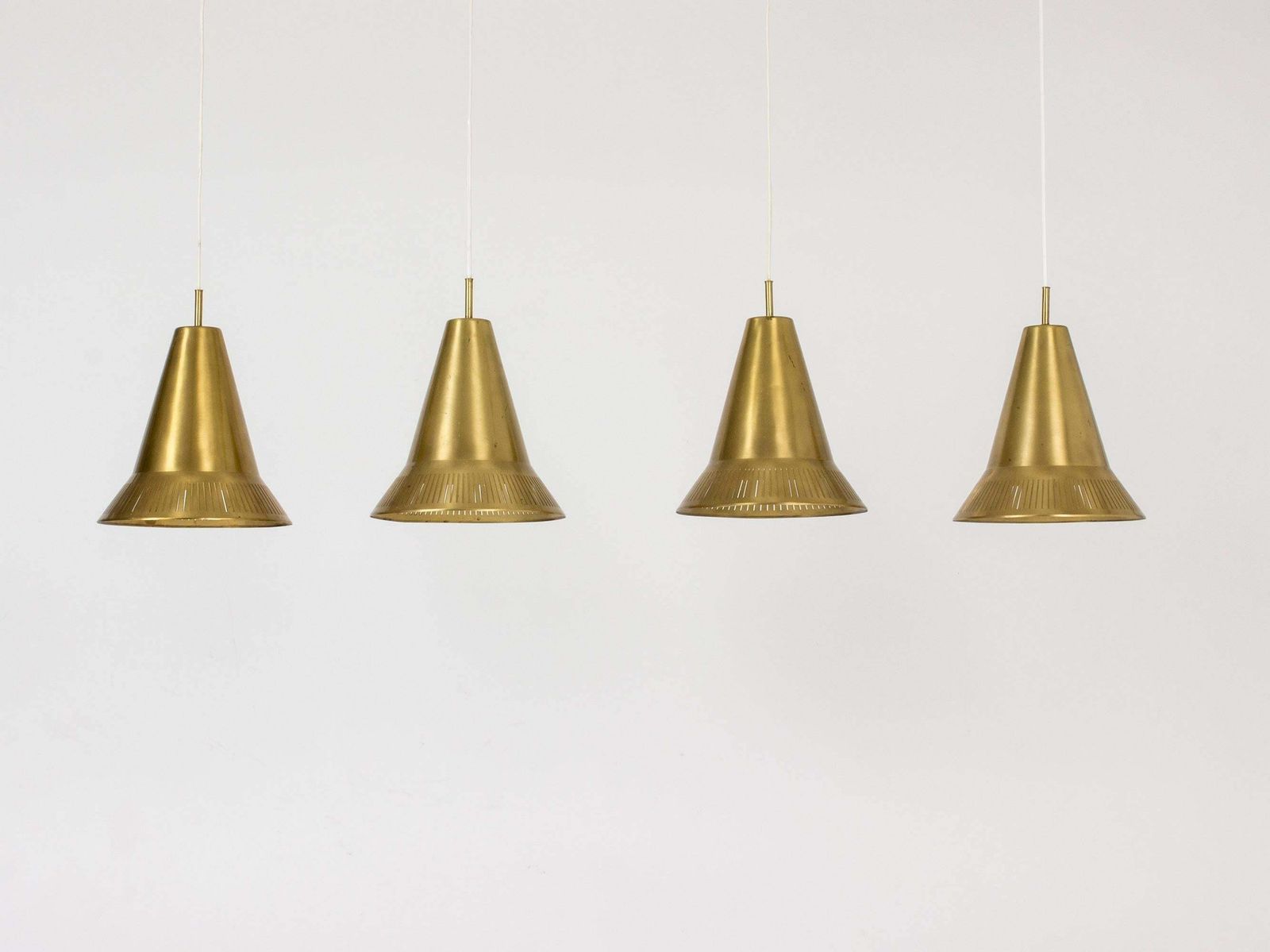 Set van vier messing hanglampen van Hans Bergström, ca. jaren 1950, Zweden photo furniture