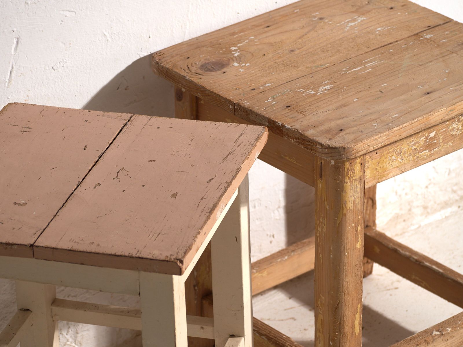 Tables de chevet d'époque en bois de pin - Europe centrale, vers 1940 #2 photo furniture