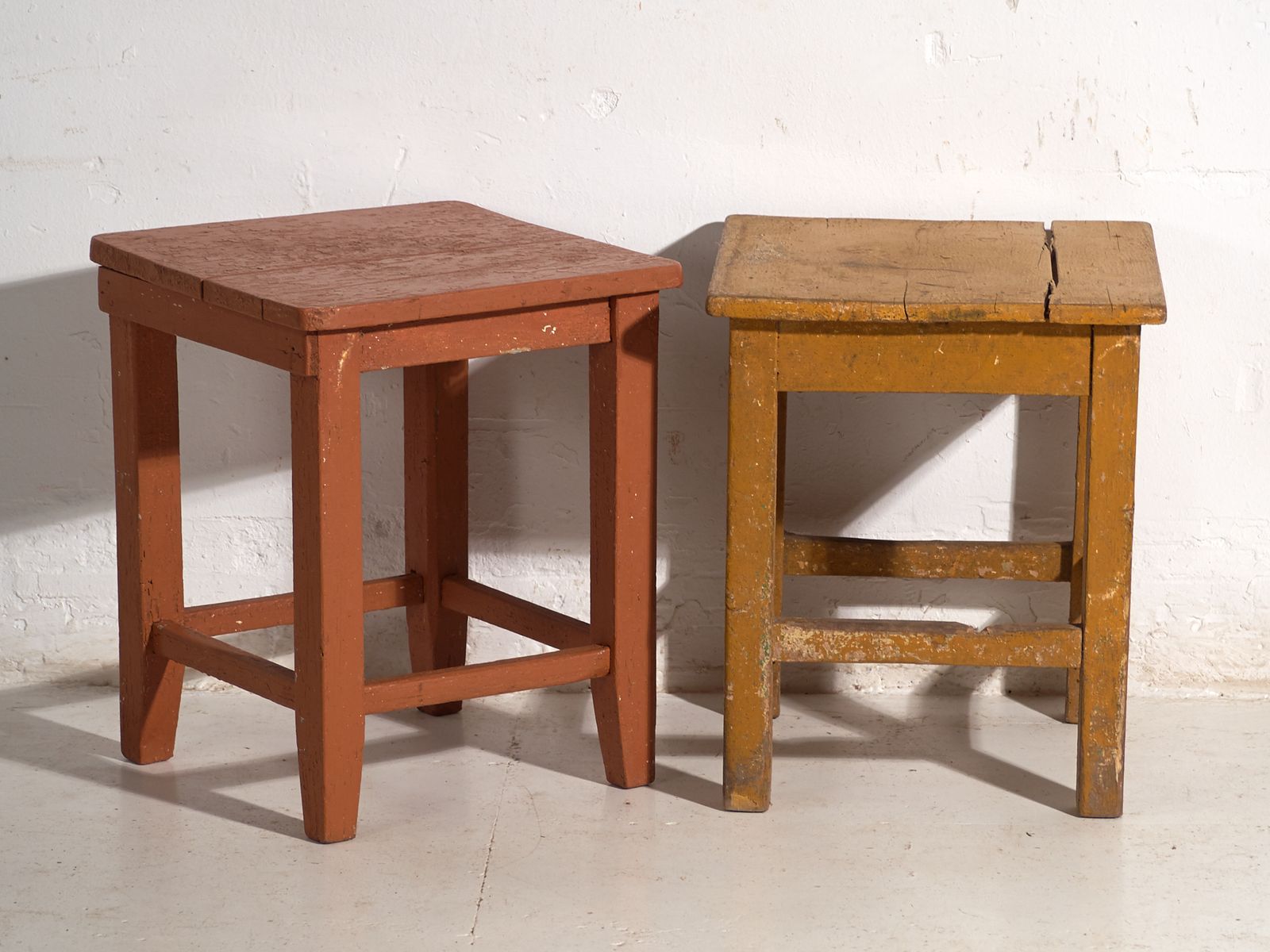 Tables de chevet d'époque en bois de pin, Europe centrale, vers 1940 #6