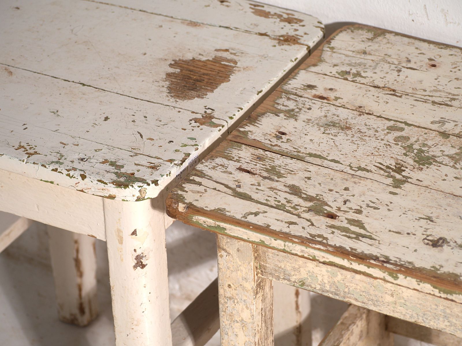 Tables de chevet d'époque en bois de pin, Europe centrale, vers 1940 #8 photo 306.0