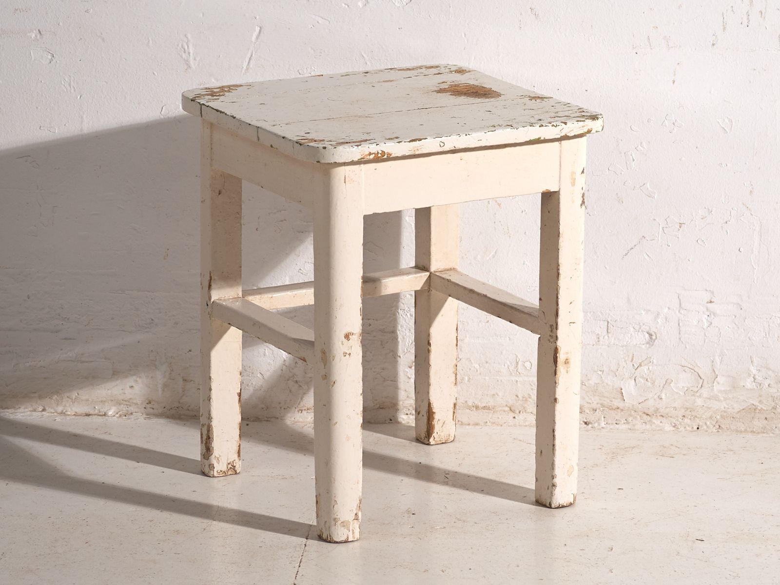 Tables de chevet d'époque en bois de pin, Europe centrale, vers 1940 #8 photo vinterior