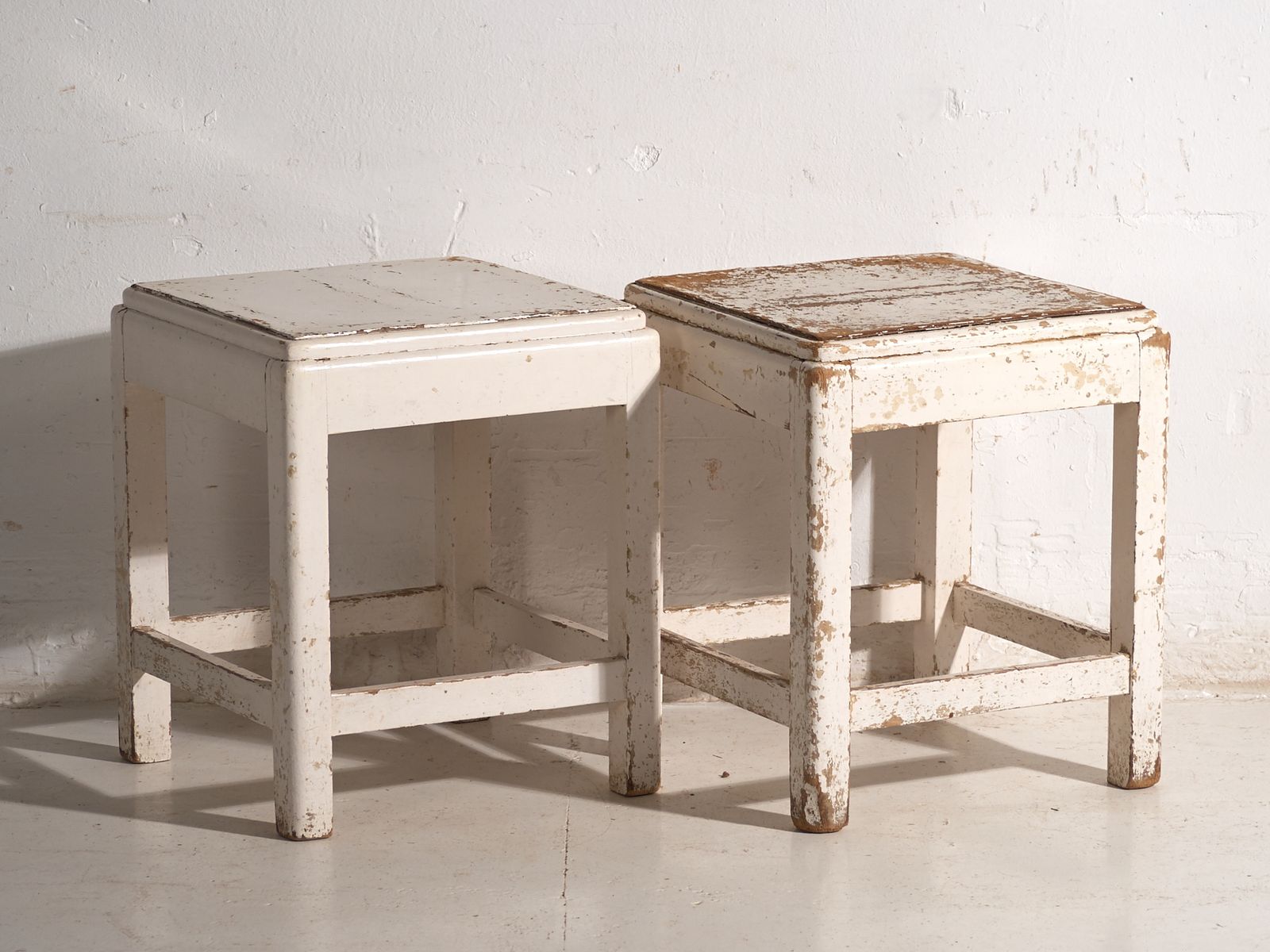 Tables de chevet d'époque en bois de pin, Europe centrale, vers 1940 #15 photo furniture