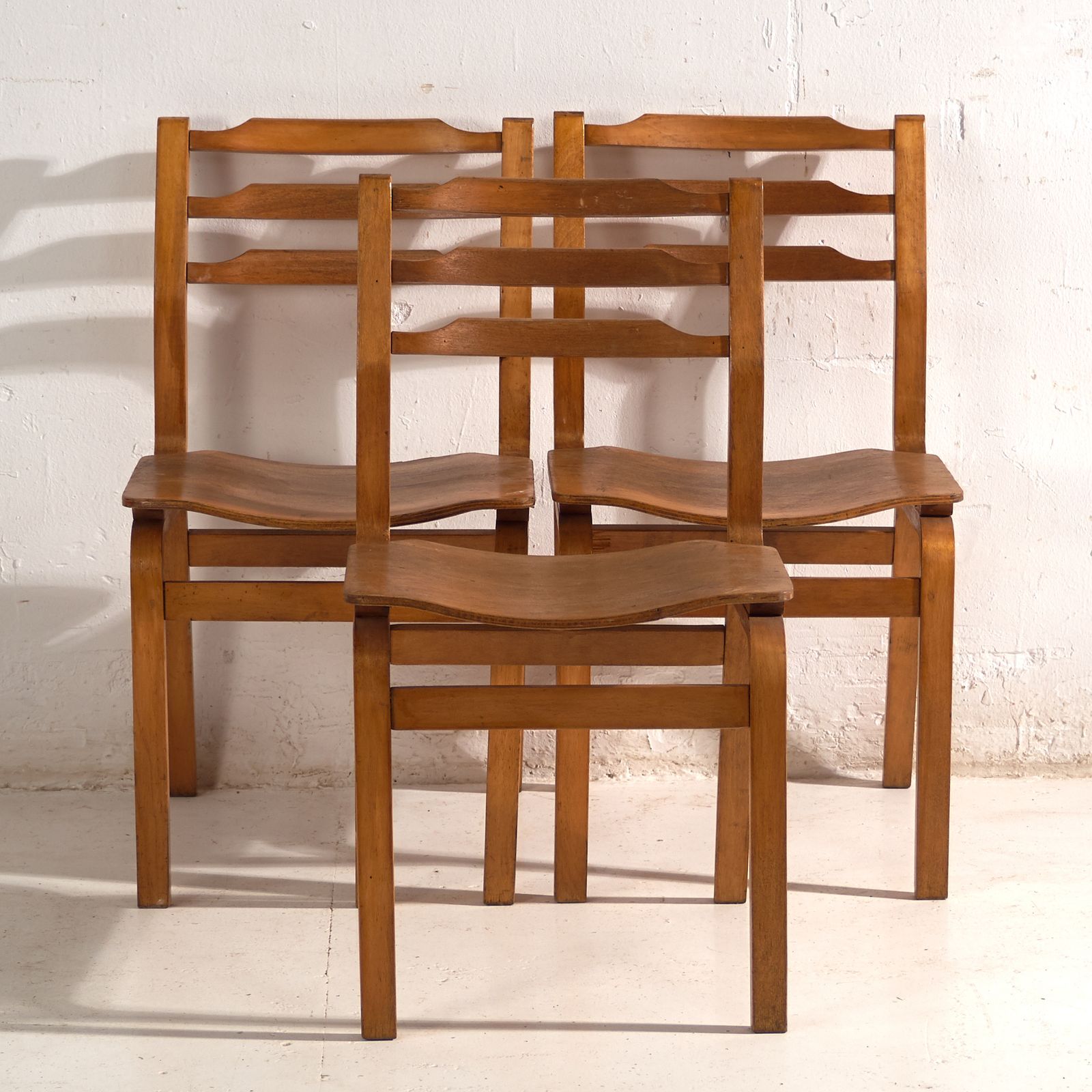 Chaises d'époque en hêtre et contreplaqué moulé - Europe centrale, vers 1960 #S3