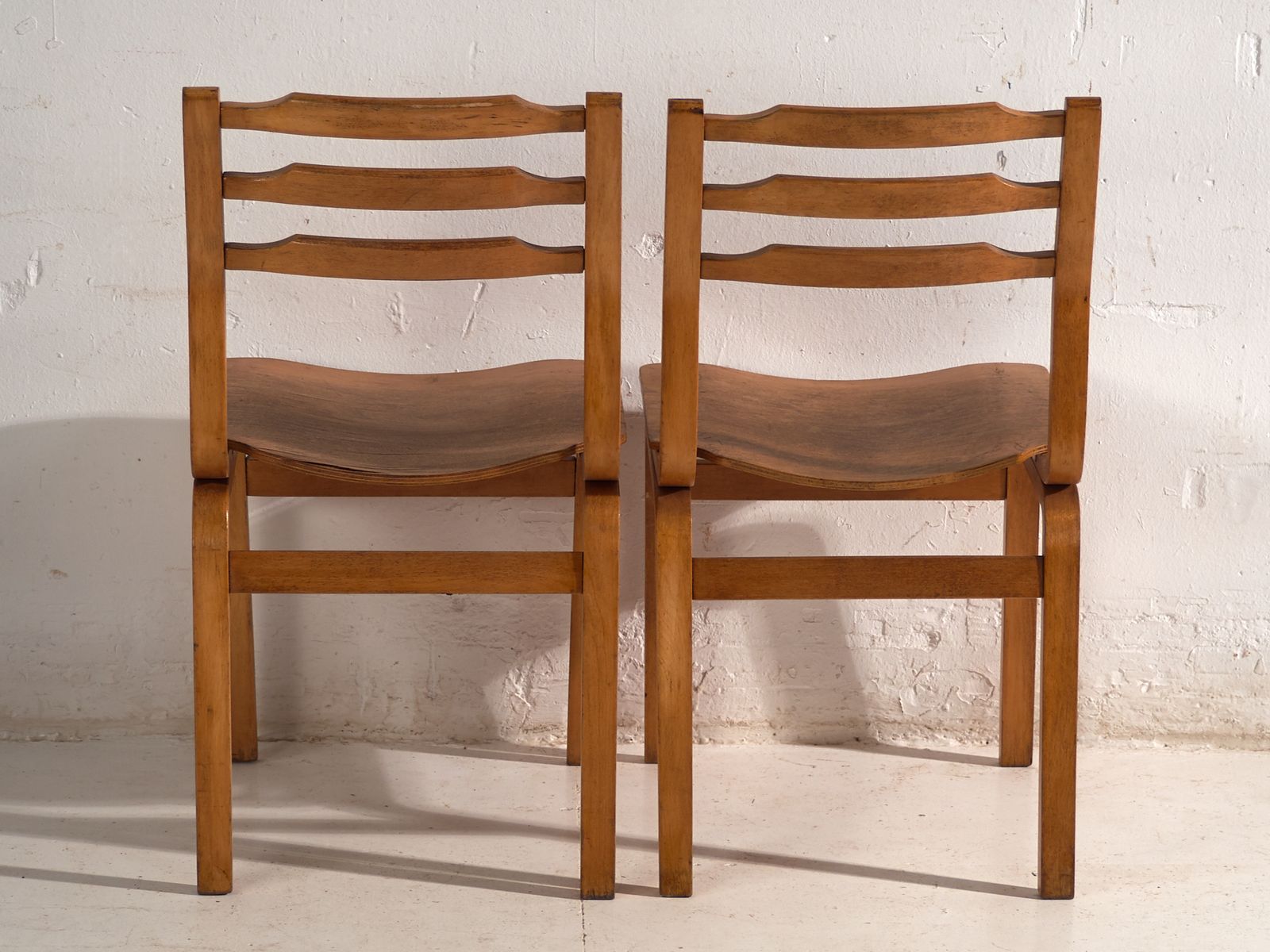 photo furniture Chaises d'époque en hêtre et contreplaqué moulé - Europe centrale, vers 1960 #S3
