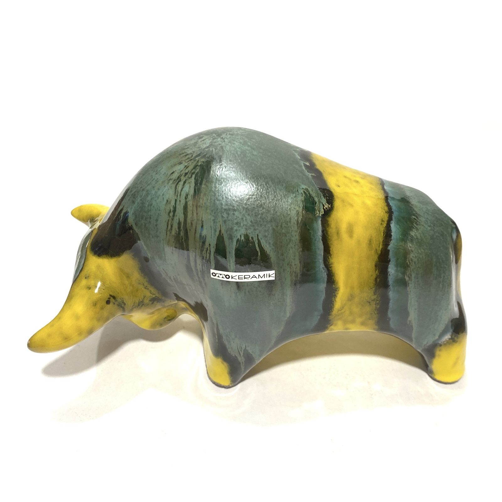 Otto Keramik stier in Brazil-glazuur van geel en groen, West German Pottery stijl sculptuur photo Kunst