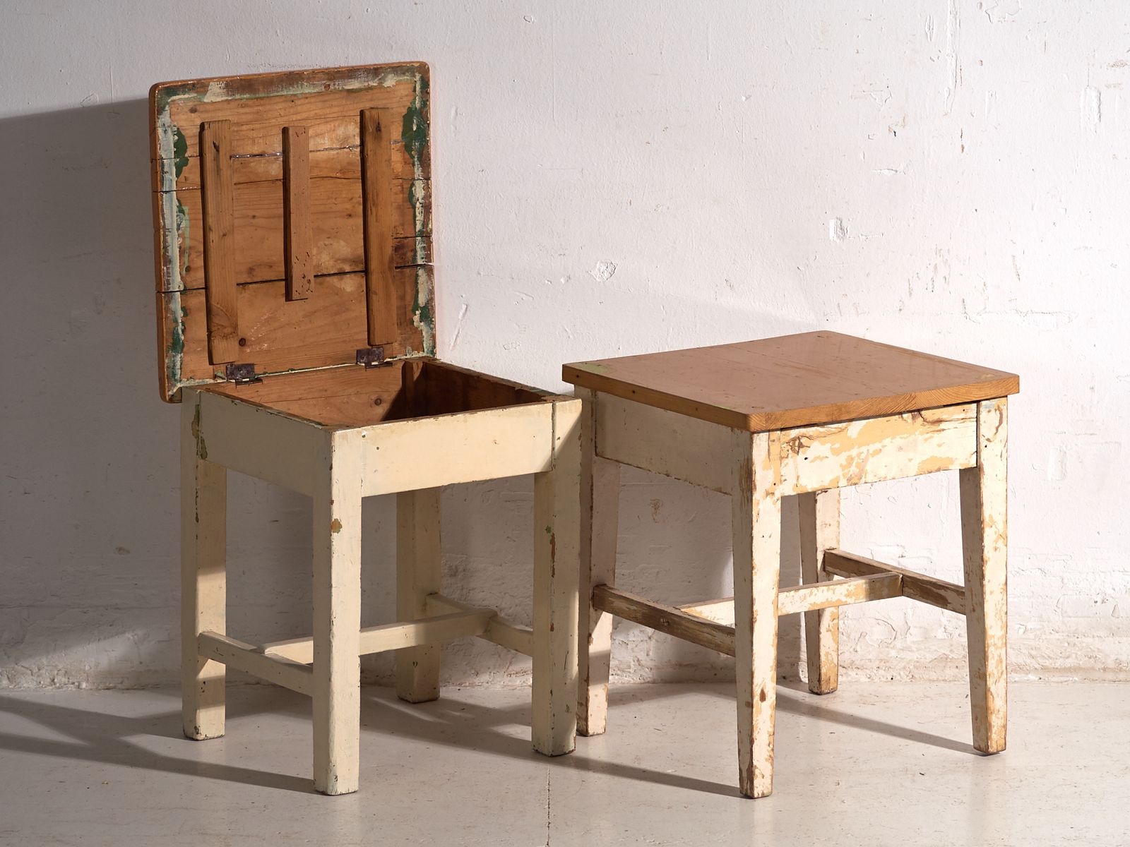 Tables de chevet d'époque en bois de pin, Europe centrale, vers 1940 #13 photo Mobilier