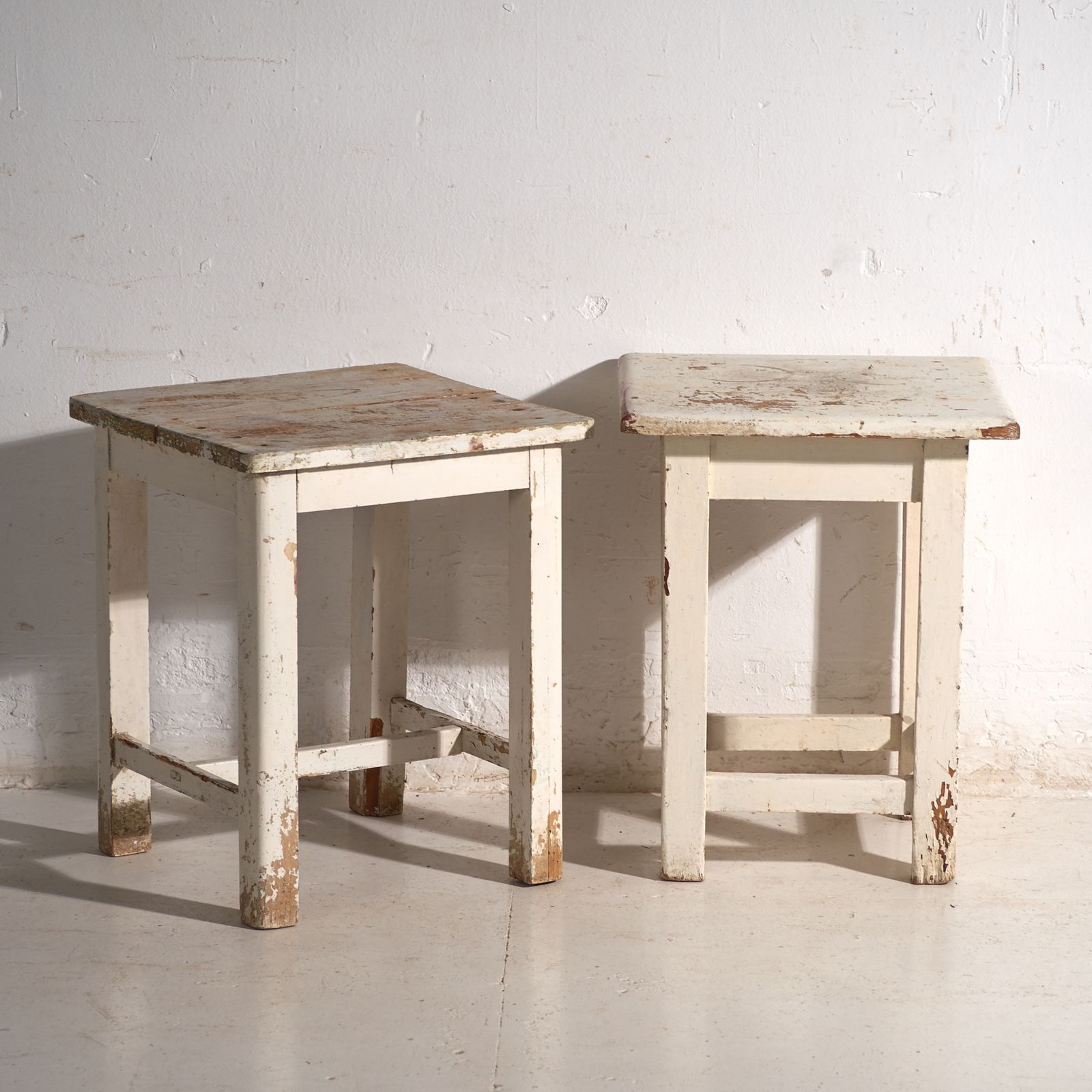 Mobilier Tables de chevet d'époque en bois de pin, Europe centrale, vers 1940 #12 photo