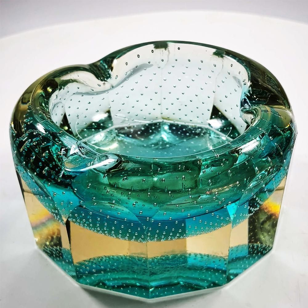 Jaren 1960 veelzijdig asbak of opvangschaal in Murano-glas met luchtbellen. Gemaakt in Murano, Italië photo 242.0