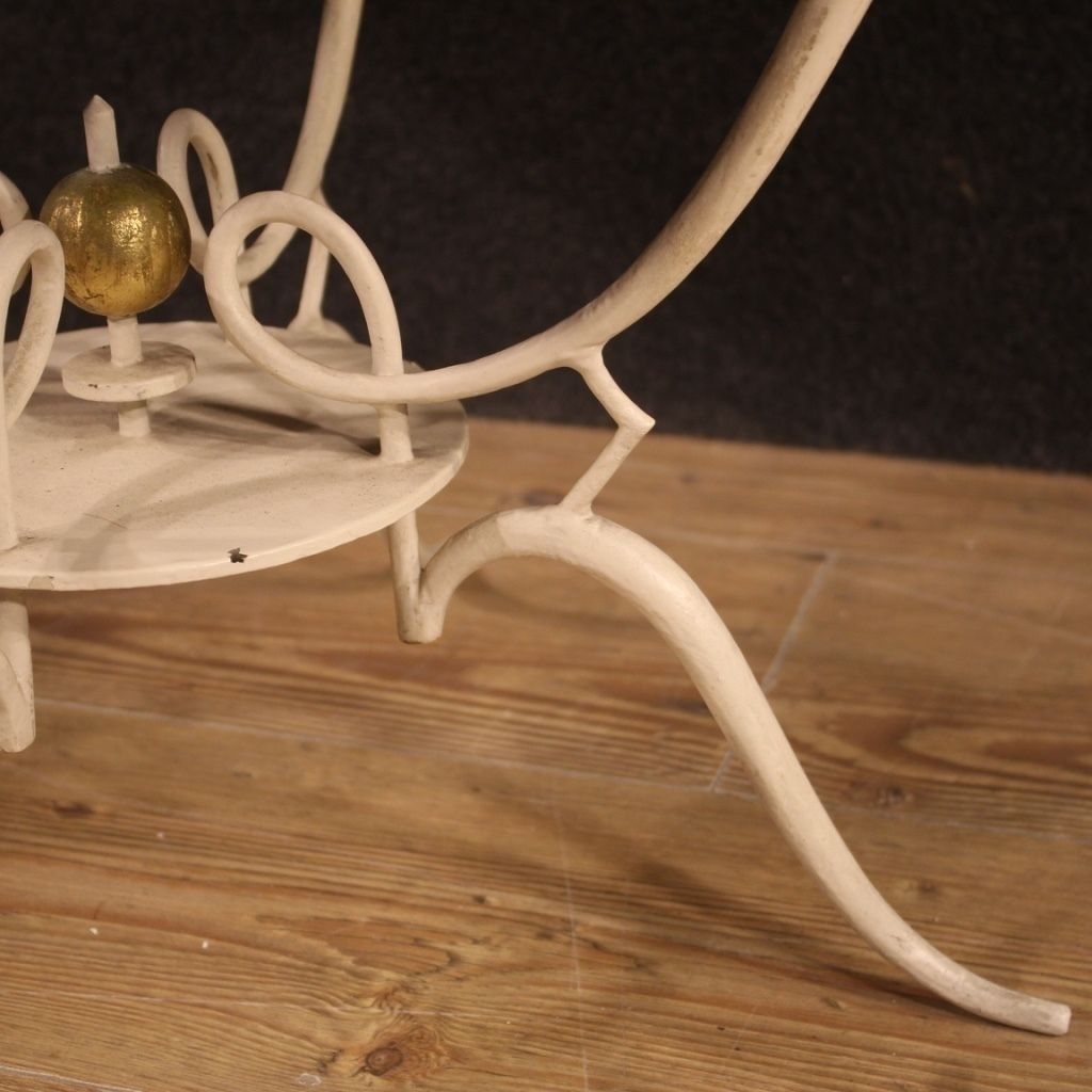 photo furniture Table basse de design français en métal peint