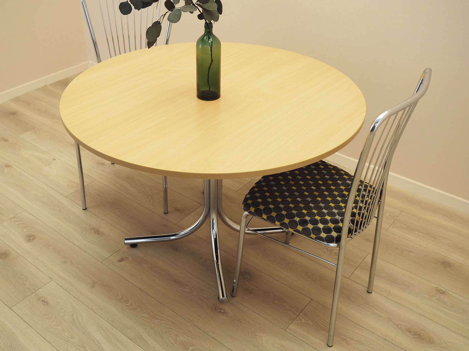 Table à manger ronde italienne, plateau en stratifié sur pied central chromé, années 1980 photo vinterior