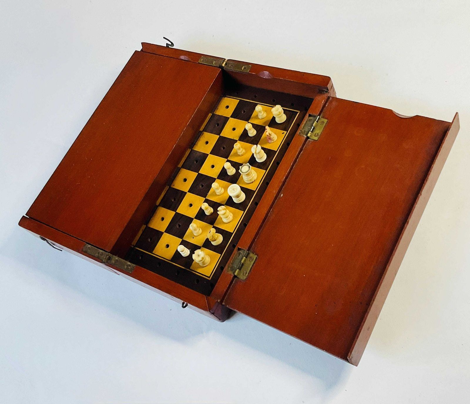 Victorian Carved Bone Peg Chess Set In Folding Wooden Box (19th Century).