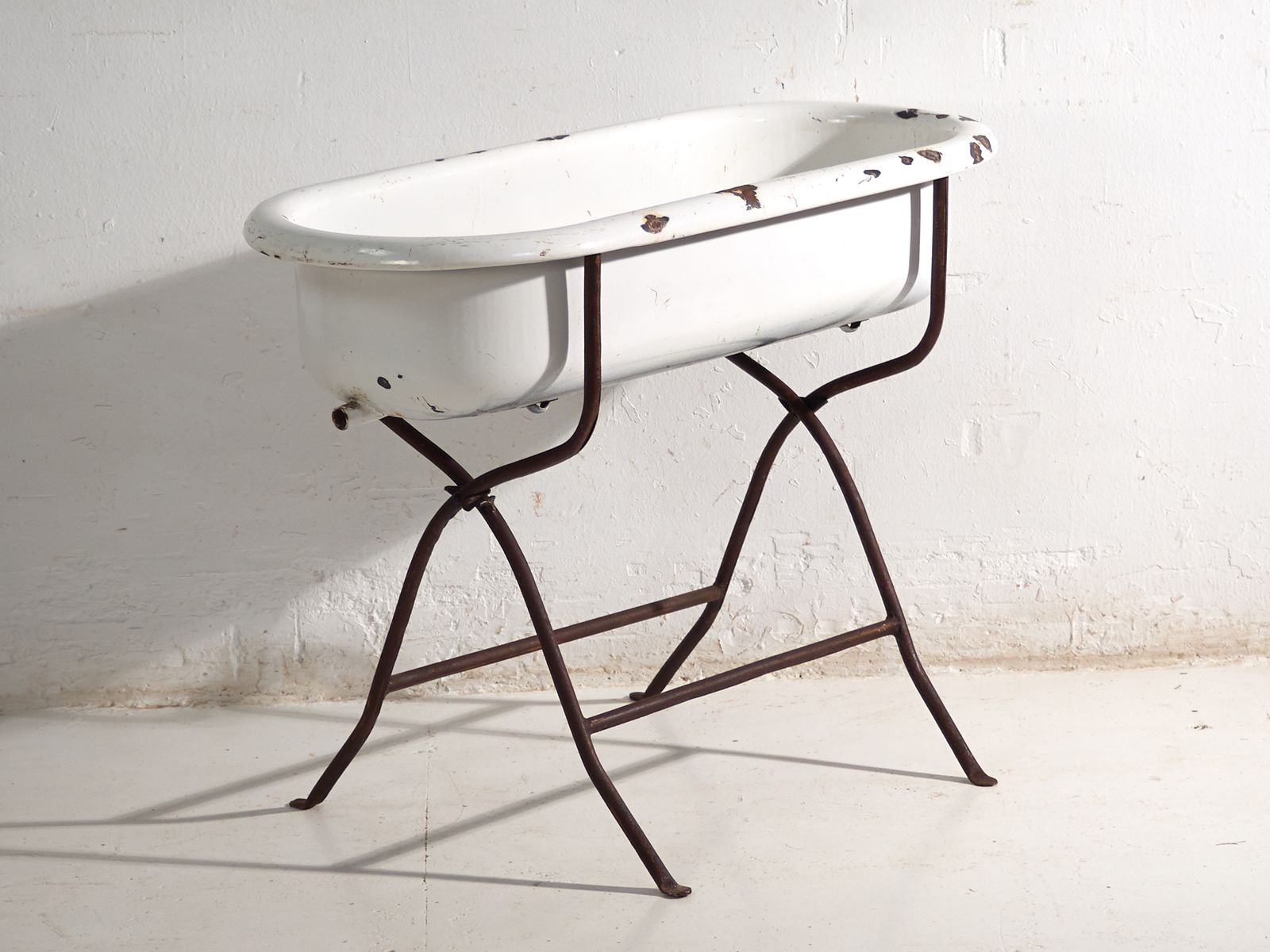 Antique Bathtub In Enamelled Iron – Central Europe, Circa 1950 #10 photo Garden Decor