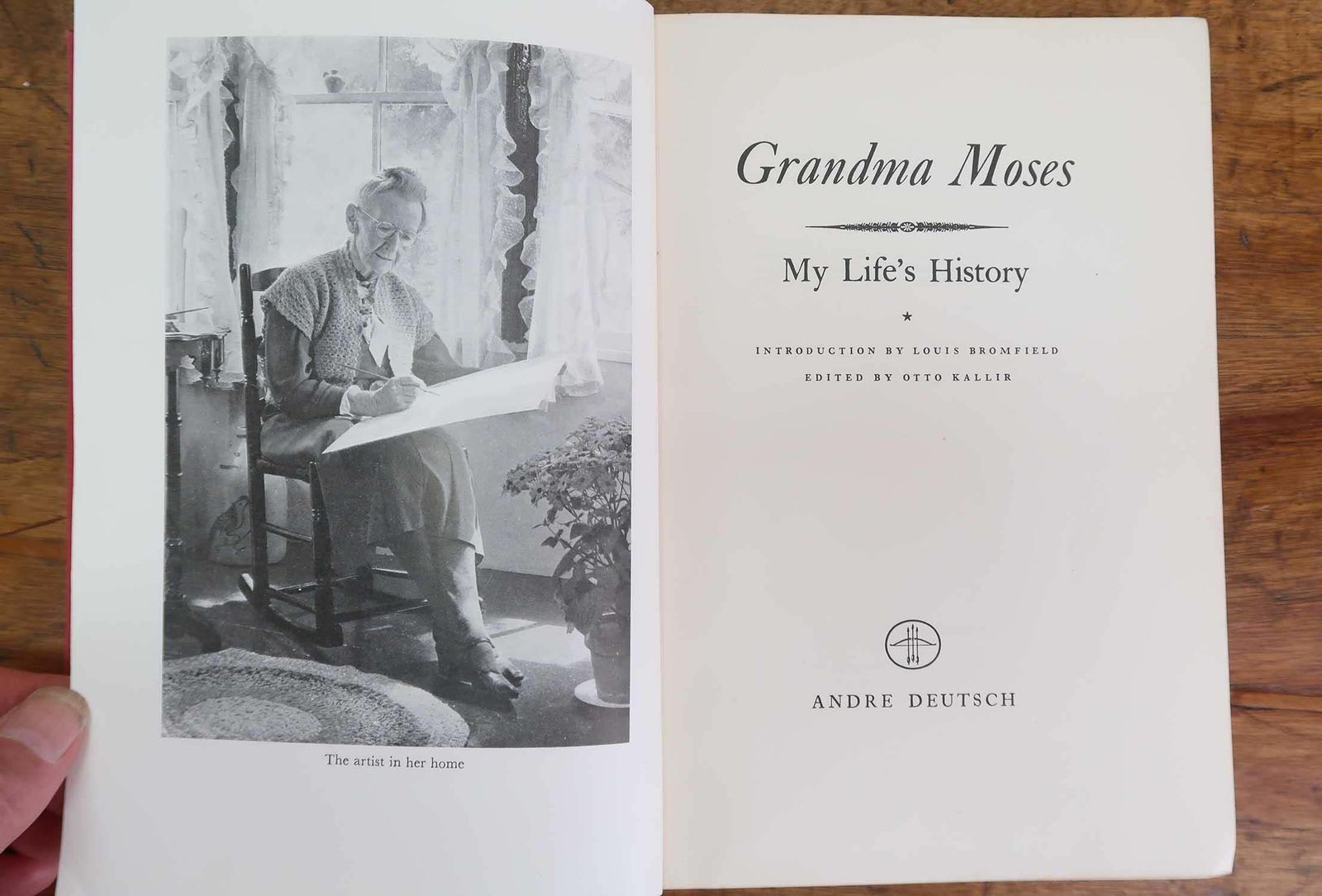 Kunstboek. "Grandma Moses. My Life's History". 1952 photo for sale