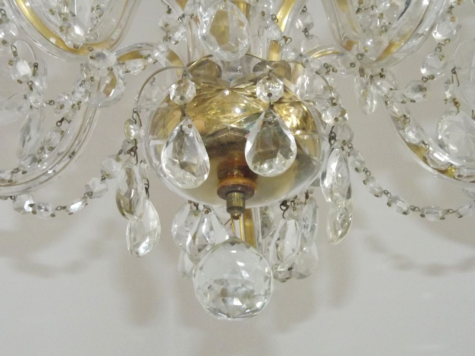 Lustre à 5 feux vintage français en métal doré et verre, cristal photo Luminaires