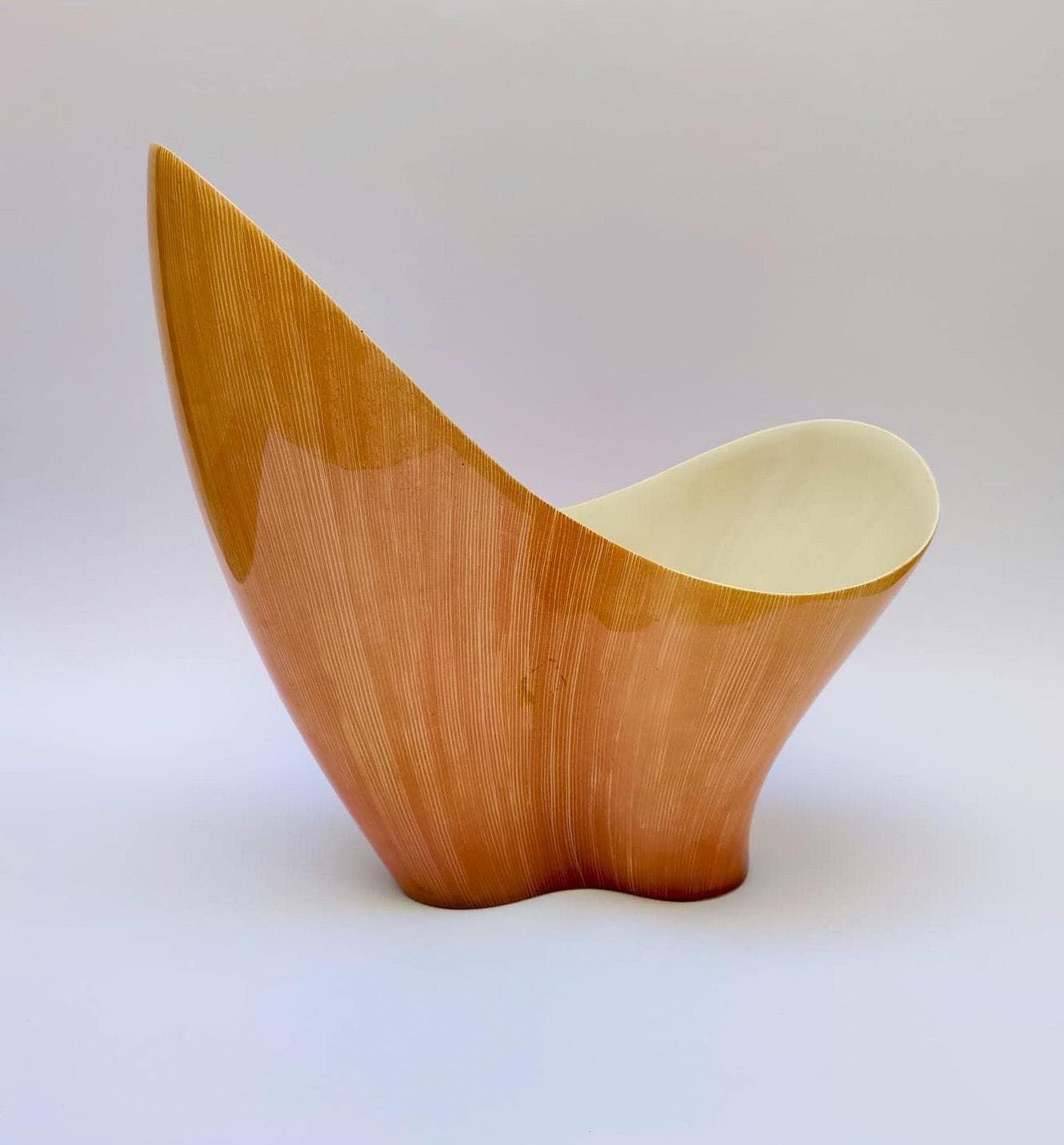 Vibi Torino Keramische Vaas, Imitatie Lenci, Roze en Wit, Vintage Italiaans Mid-Century Design.
