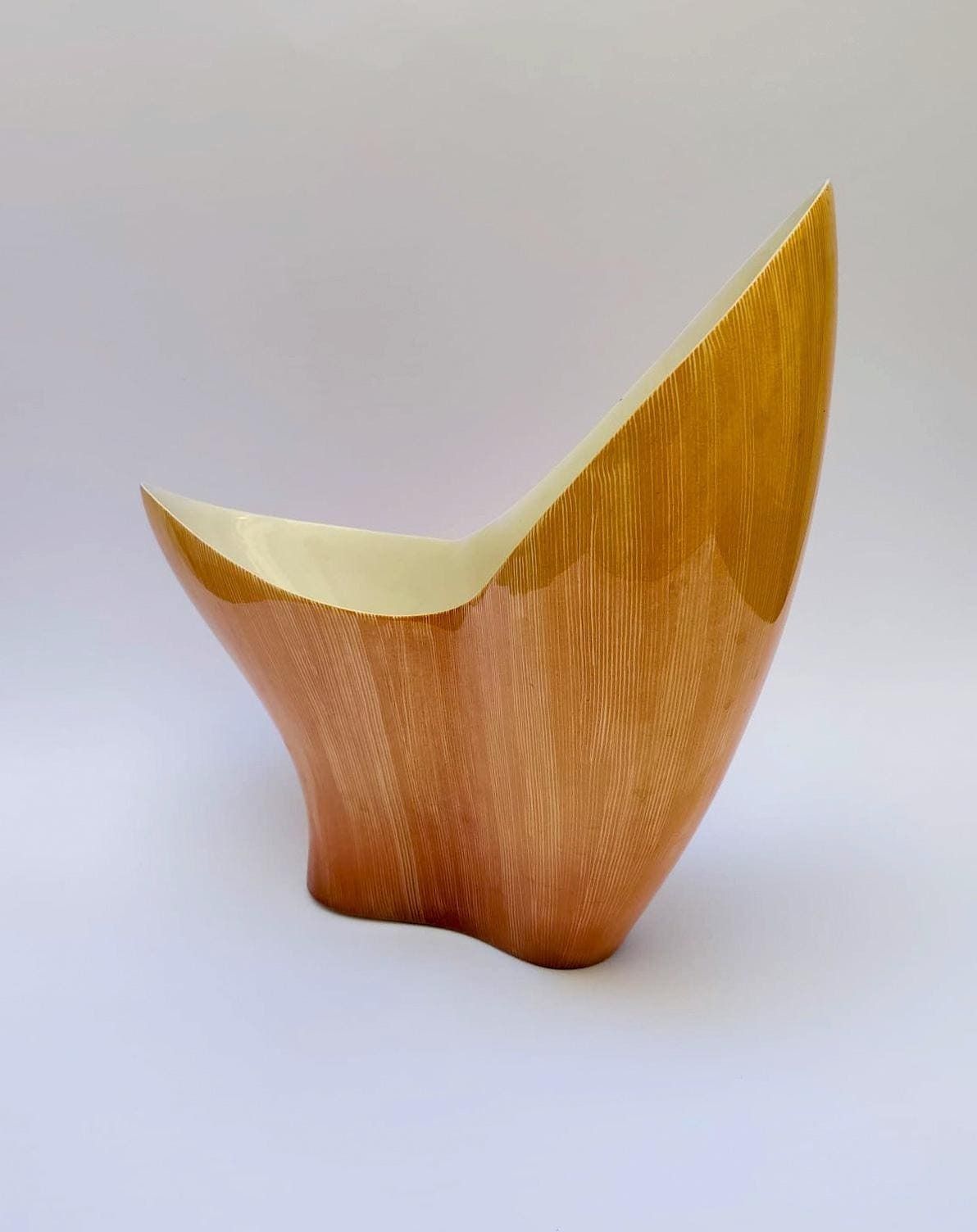 Vibi Torino Keramische Vaas, Imitatie Lenci, Roze en Wit, Vintage Italiaans Mid-Century Design. photo for sale