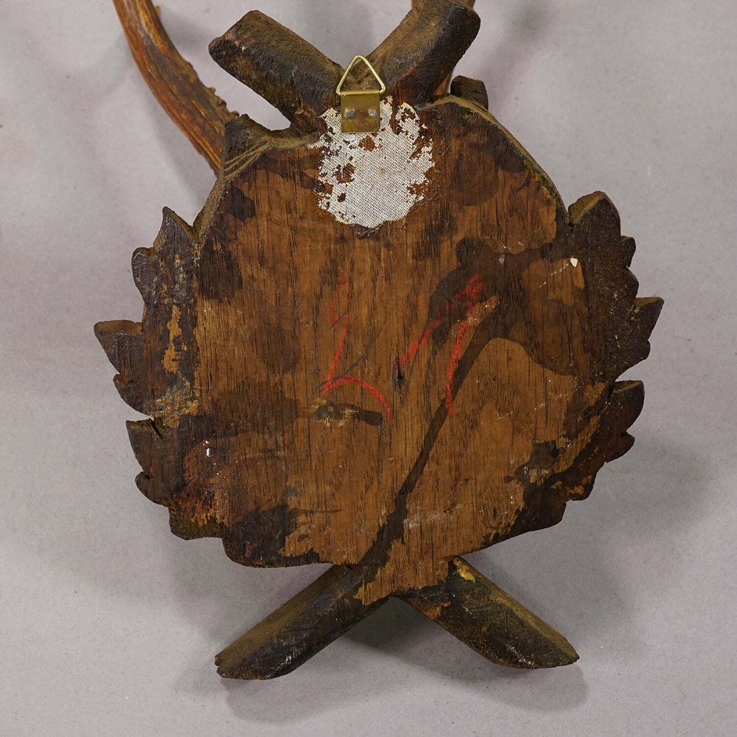 Antiek Edelhertgewei op Gesneden Plaquette, Zwarte Woud, Duitsland 1900 photo Woonaccessoires