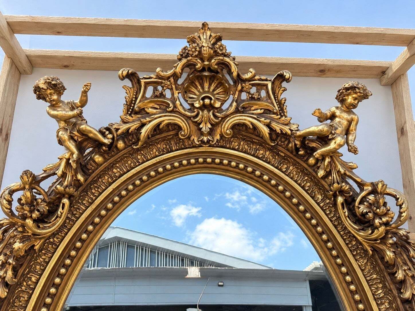 Miroir ovale en bois doré de style Baroque Revival, à chérubins sculptés, 92 pouces photo furniture