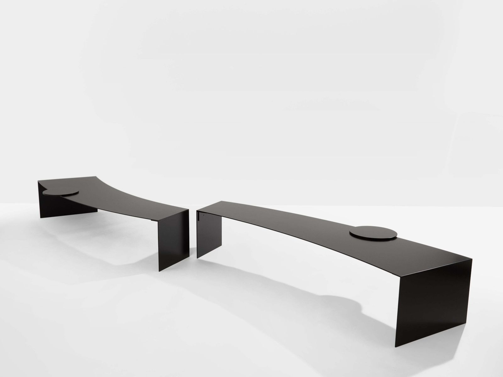 photo furniture Paire de tables basses en métal Gilles Derain Lumen Edition 1986