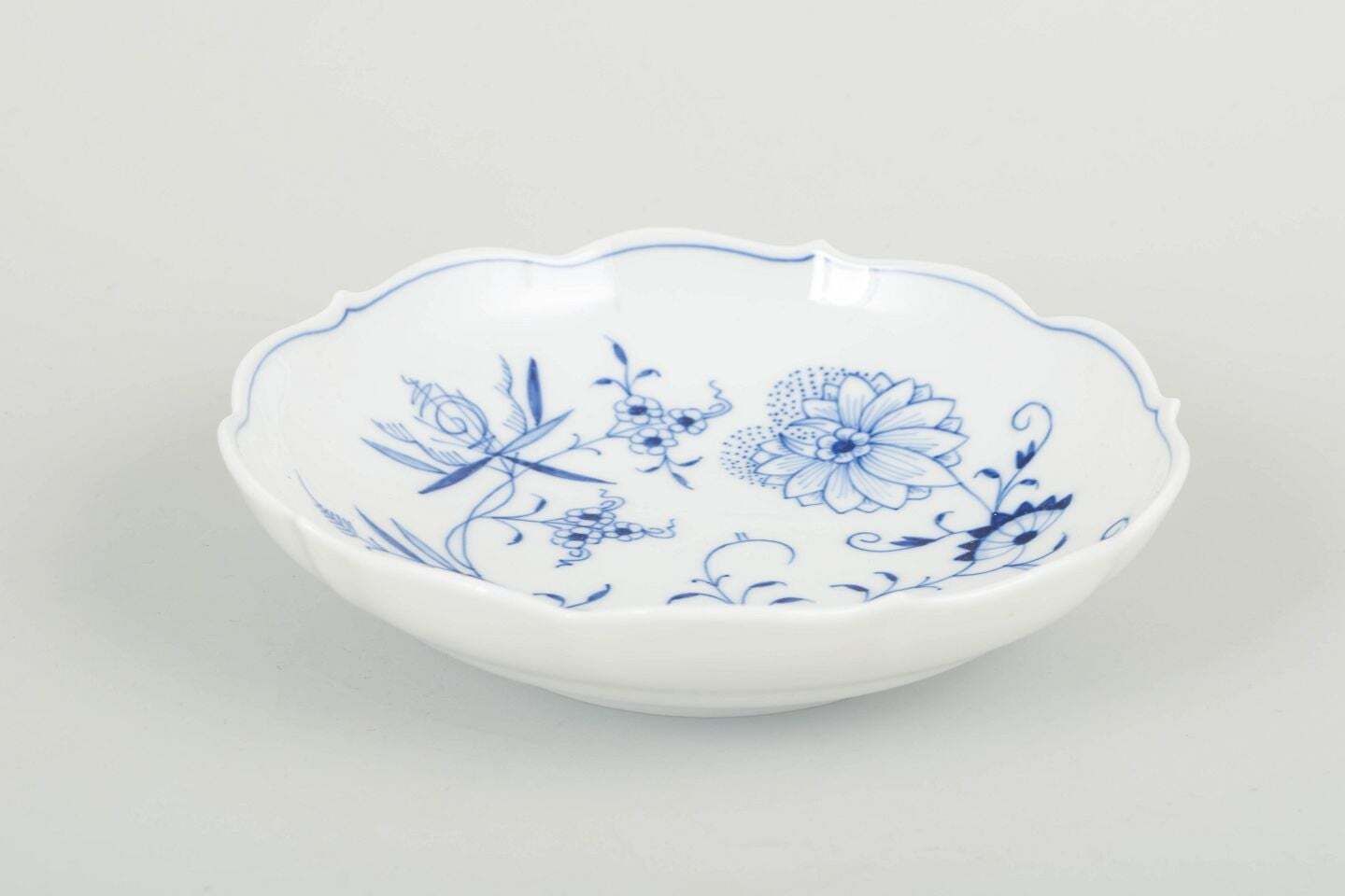 Meissen, Allemagne. Bol en porcelaine « Onion Pattern ». Milieu du XXe siècle. photo furniture