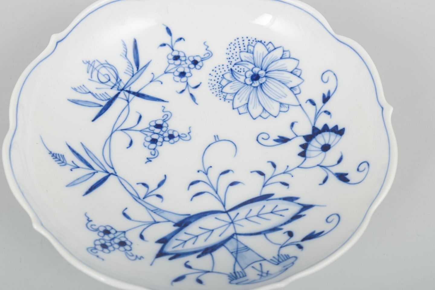 Meissen, Allemagne. Bol en porcelaine « Onion Pattern ». Milieu du XXe siècle. photo for sale