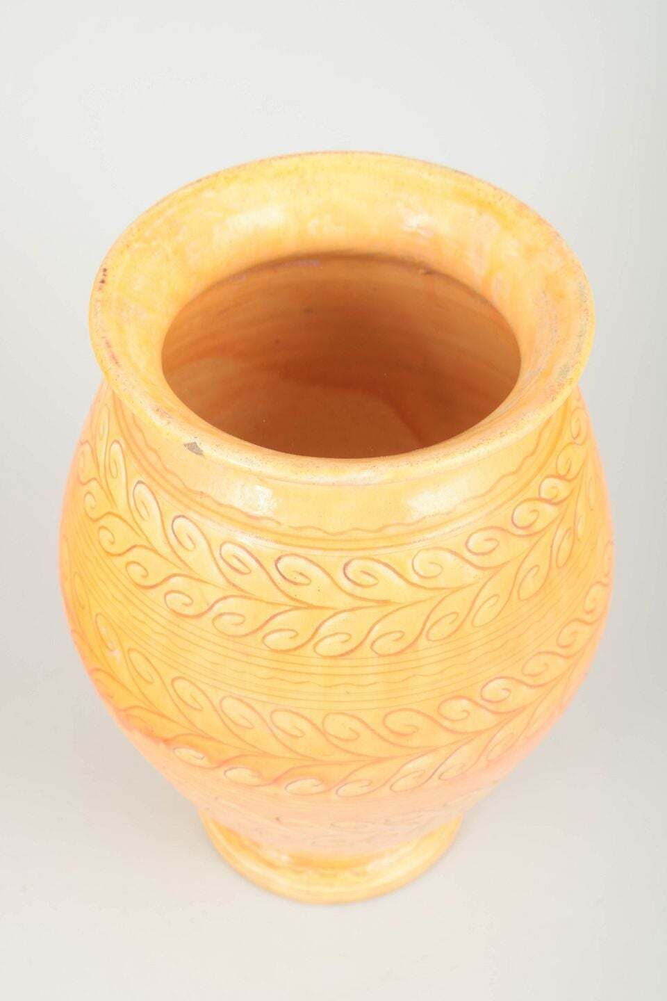 Kähler. Grand vase en céramique jaune orangé à décor incisé de feuilles, années 1930 photo furniture