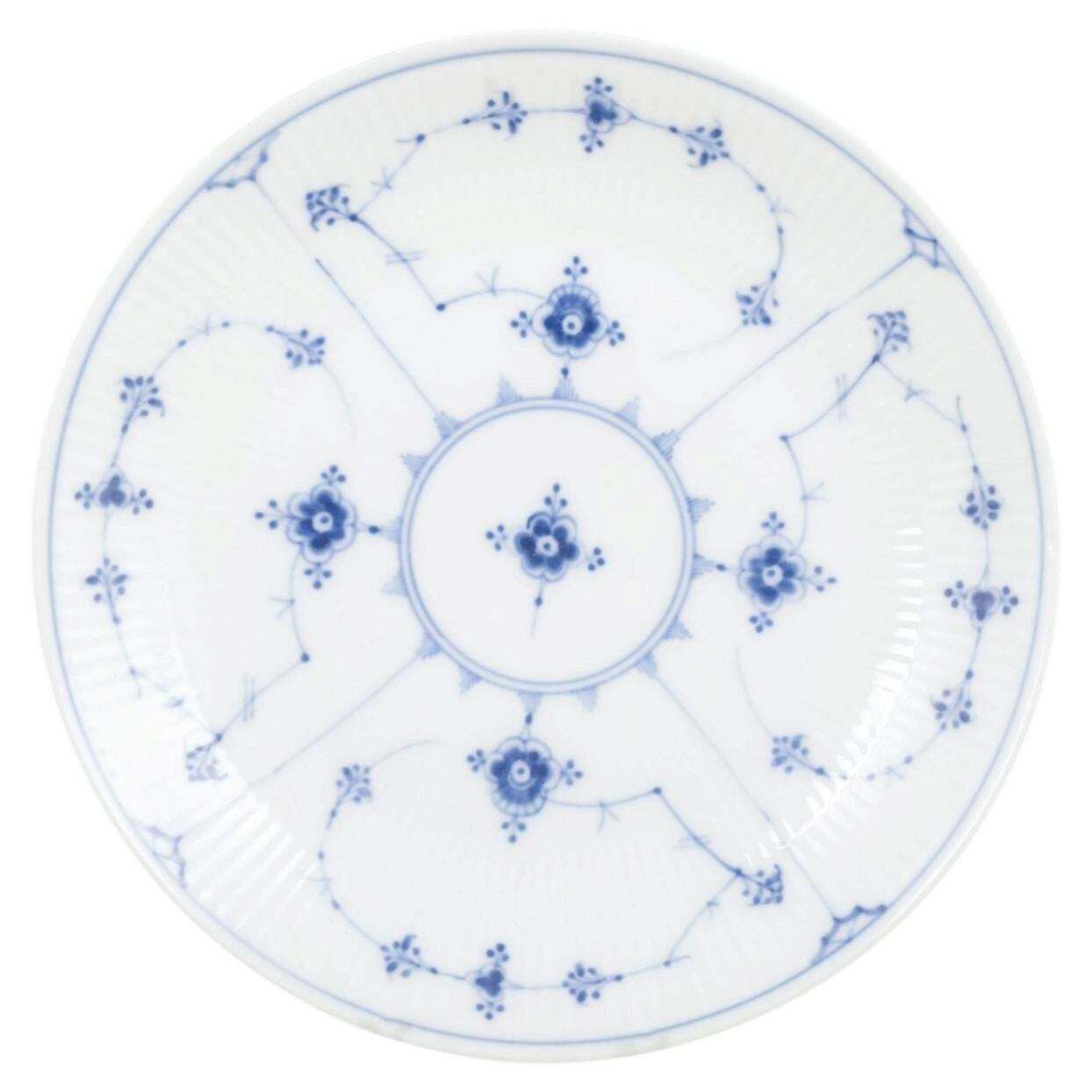 Royal Copenhagen, Blue Fluted Plain. Plat de service rond en porcelaine, années 1920