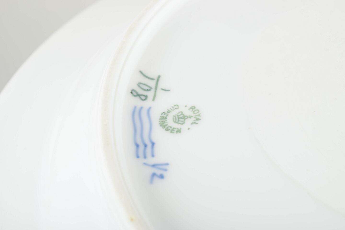Royal Copenhagen, Blue Fluted Plain. Large Round Serving Dish In Porcelain 1920s photo Home Decor