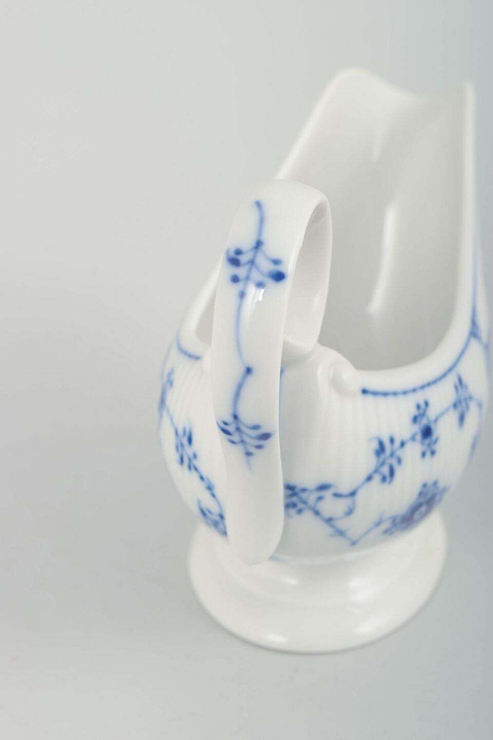 Royal Copenhagen, Blue Fluted Plain. Saucière en porcelaine, 1980-1984 photo for sale