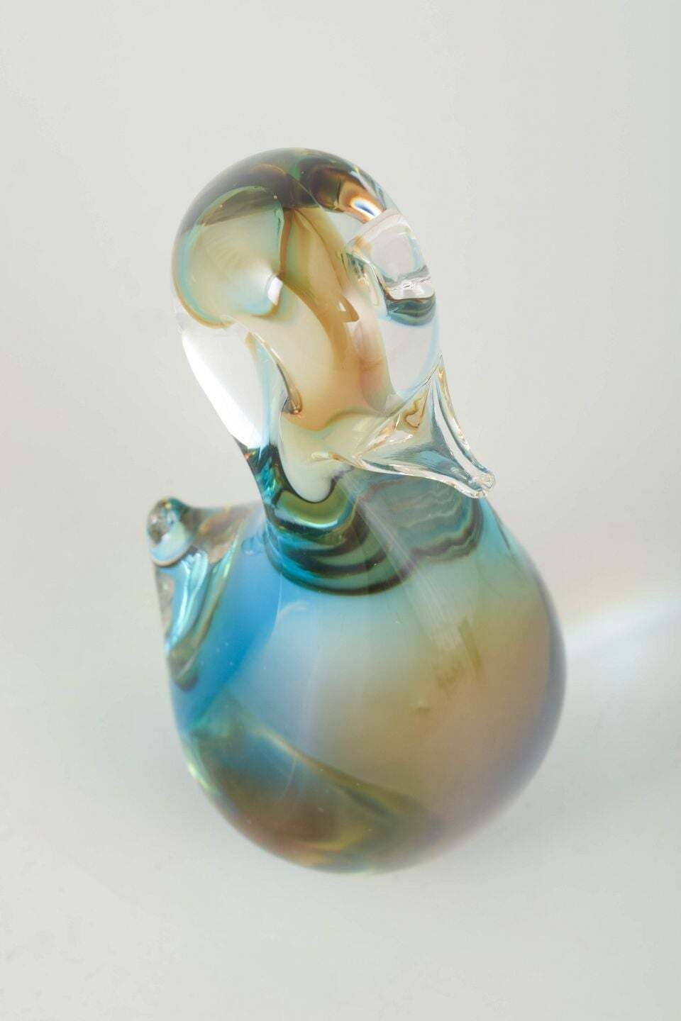 Ronneby, Zweden. Kunstglasfiguur "Eendje". Sommerso-techniek. Jaren 1970. photo furniture