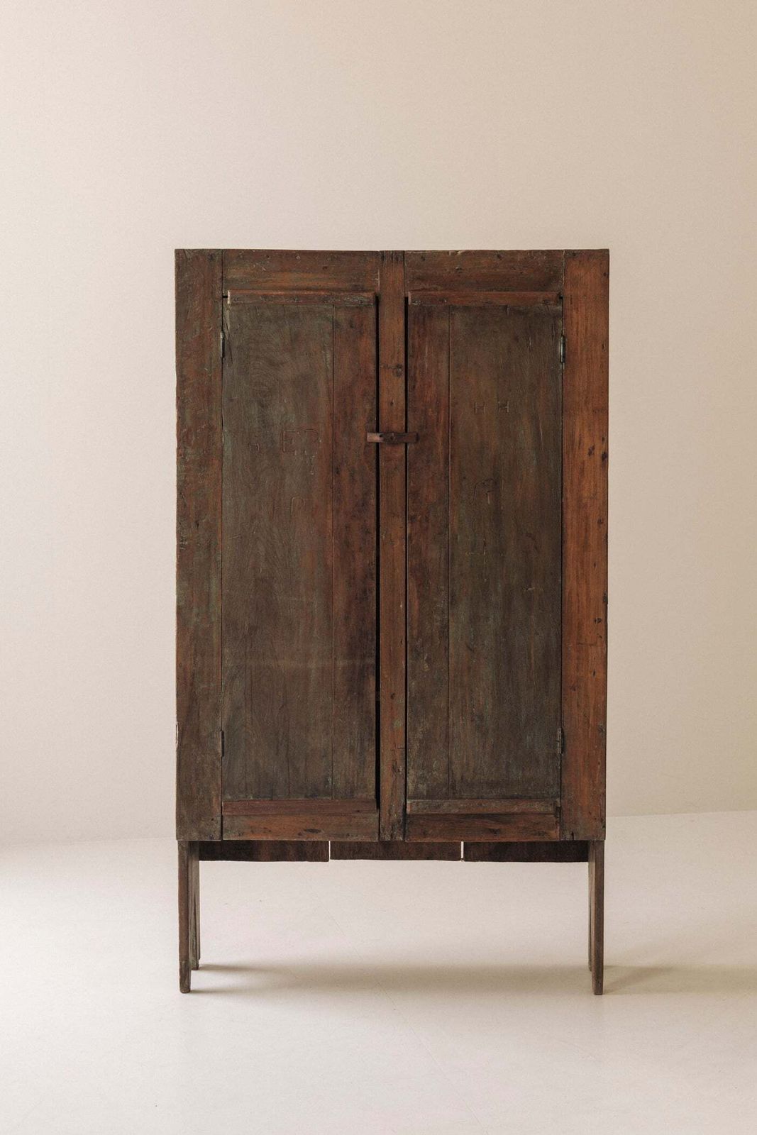 photo vinterior Spanish Primitive Highboard With Exceptional Patina, Late 19th Century.