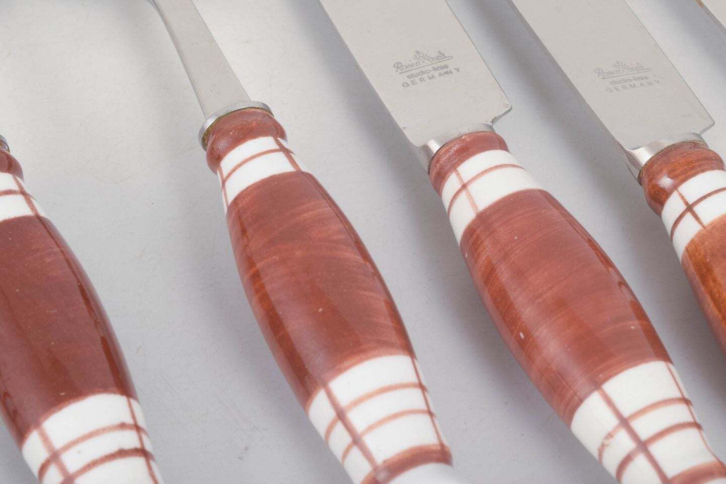 Bjørn Wiinblad, Rosenthal. Service de table complet pour six personnes, années 1980 photo for sale
