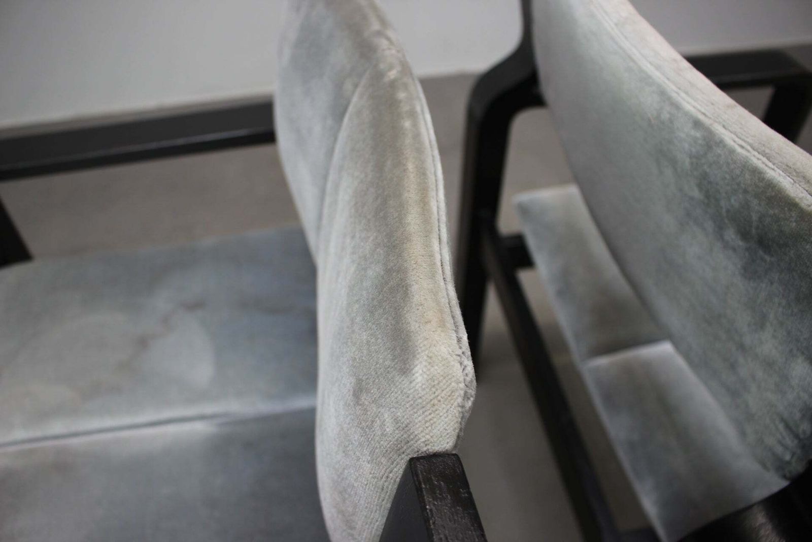 photo furniture Paar fauteuils van Ludvik Volak, Dřevopodnik Holešov, Tsjecho-Slowakije, 1989