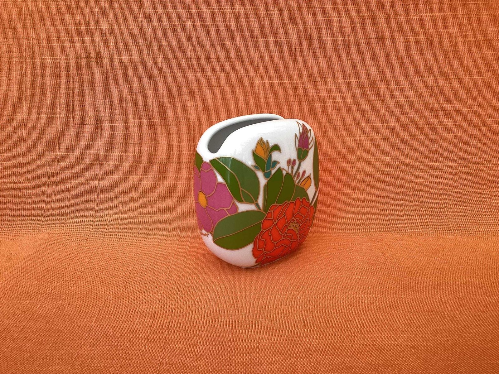 Rosenthal 100 Jahre vaas uit de Studio Linie collectie door W Bauer, verzamelbaar Rosenthal porselein photo furniture