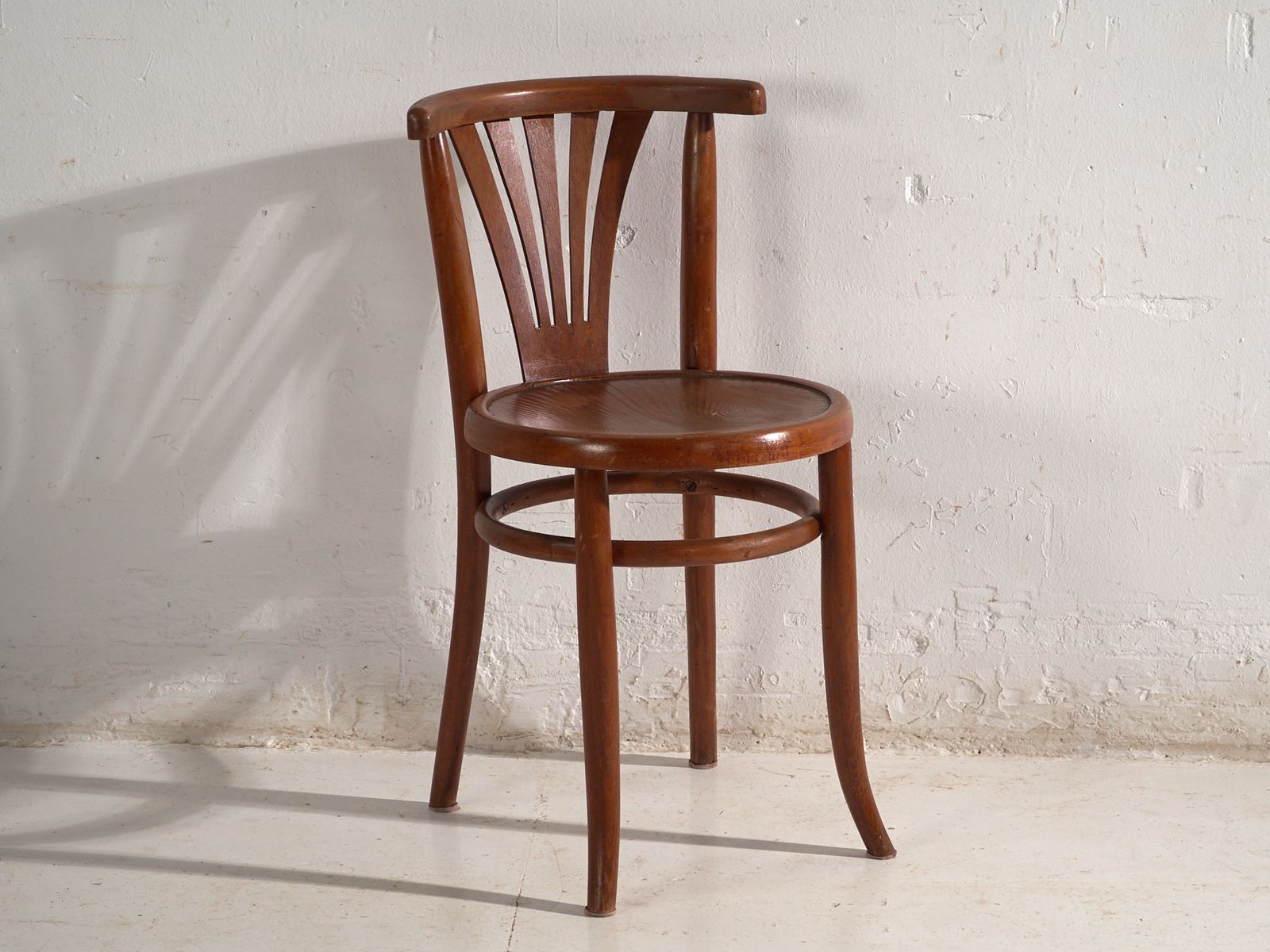 photo vinterior Chaises d'époque de style Thonet en bois courbé, Hongrie, vers 1960 #7