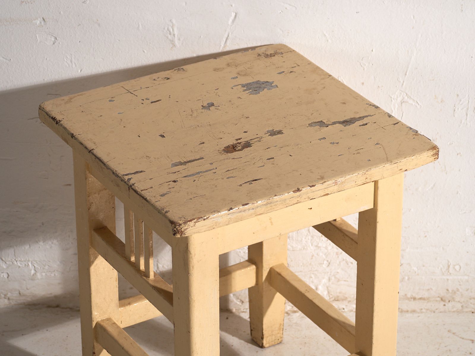 photo furniture Tables de chevet d'époque en bois de pin - Europe centrale, vers 1940 #17