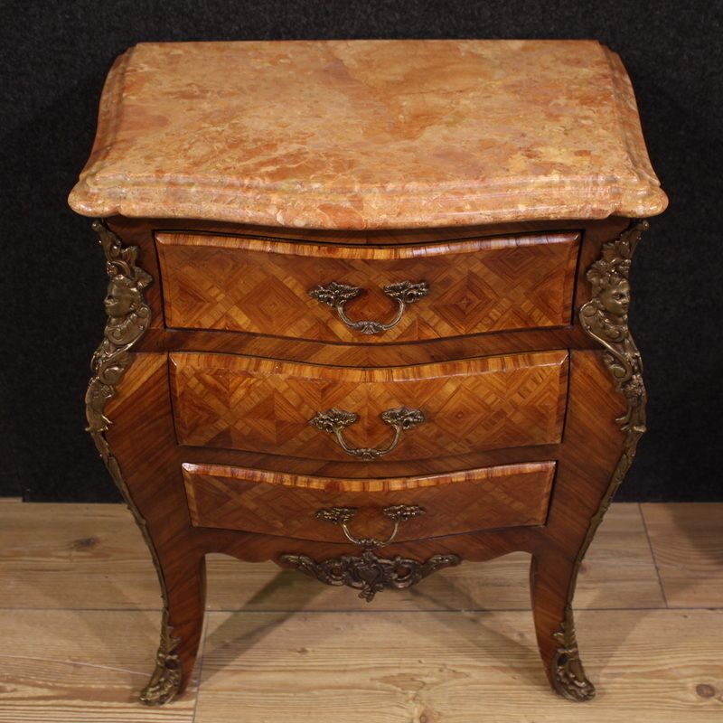 Paar Louis XV-stijl nachtkastjes, Frankrijk, 20e eeuw photo vintage